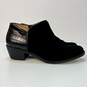 VIONIC Marissa Black Suede Short Bootie Crocodile Water Resistant Womens 9.5 EUC